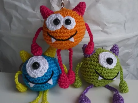 Häkelanleitung Kugelmonster Schlüsselanhänger