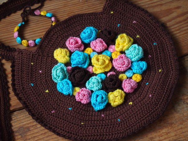 Flower Bag and Bracelet - crochet pattern with embroidery 