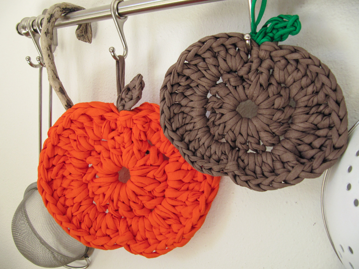 11 E-Book Häkelanleitung Kürbis Topfuntersetzer