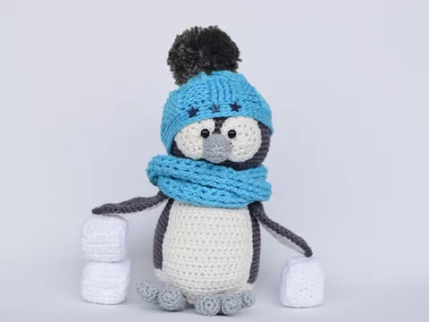 Haekelicious Pinguin mit Korbmustermütze und Eiswürfel