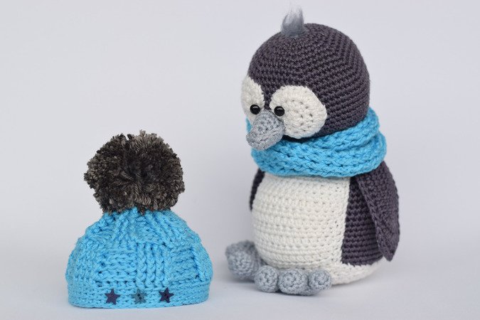 Haekelicious Pinguin mit Korbmustermütze und Eiswürfel