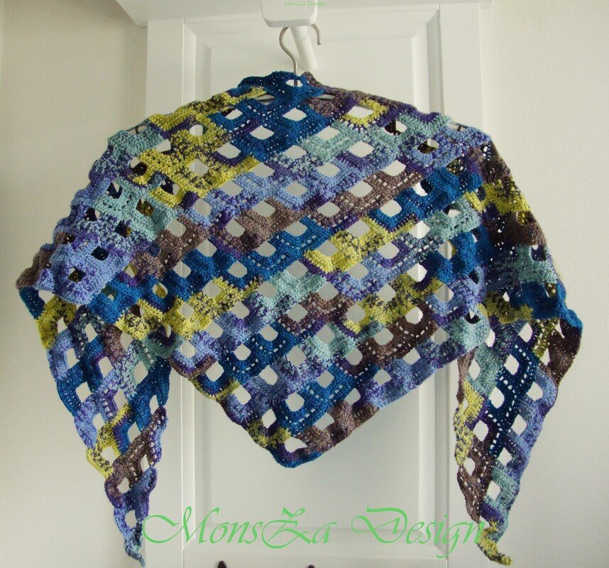 Ocean Beach - triangular shawl - crochet