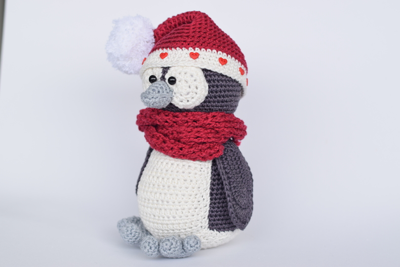Haekelicious Weihnachts-Pinguin mit Geschenken