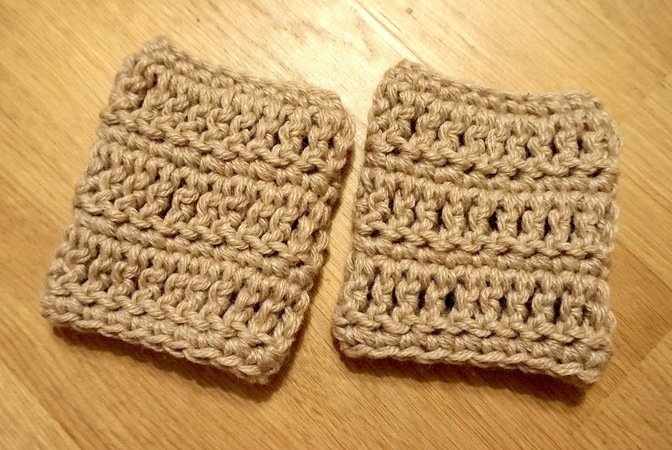 Wrist warmers Jovi crochet pattern