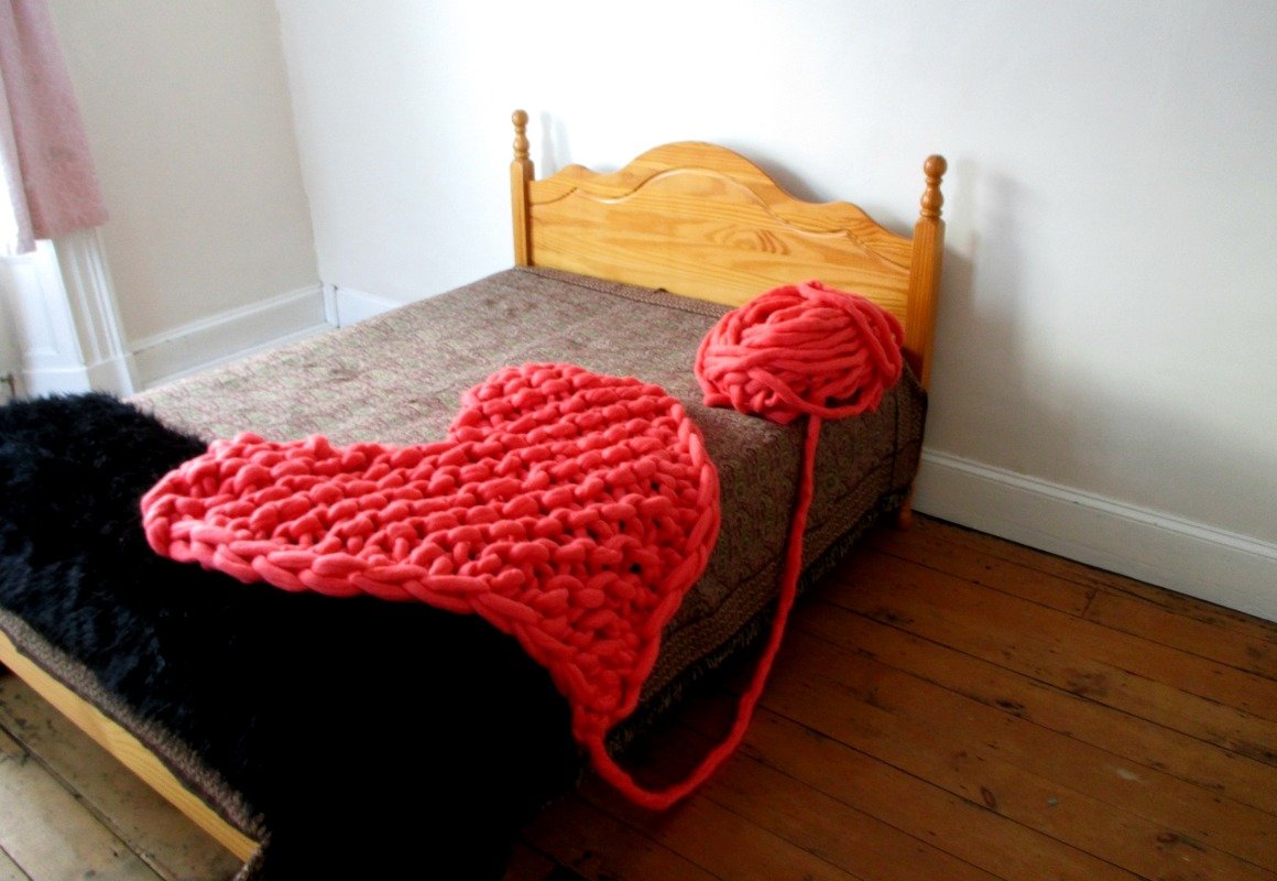 Knitted Heart Blanket (Arm Knitting)
