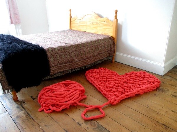 Knitted Heart Blanket (Arm Knitting)