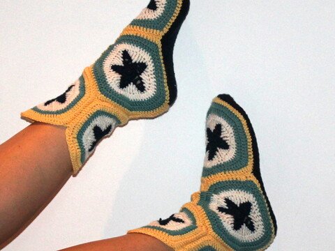 Granny Square Haussocken in den Größen 36 bis 41 Häkelanleitung