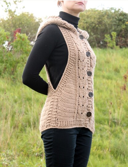 Waistcoat with hood and cable braid, size 36-46 (EU)