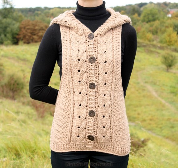 Waistcoat with hood and cable braid, size 36-46 (EU)