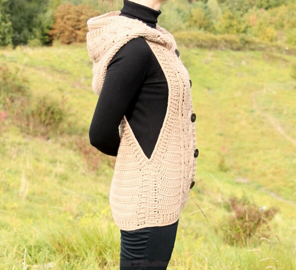 Waistcoat with hood and cable braid, size 36-46 (EU)