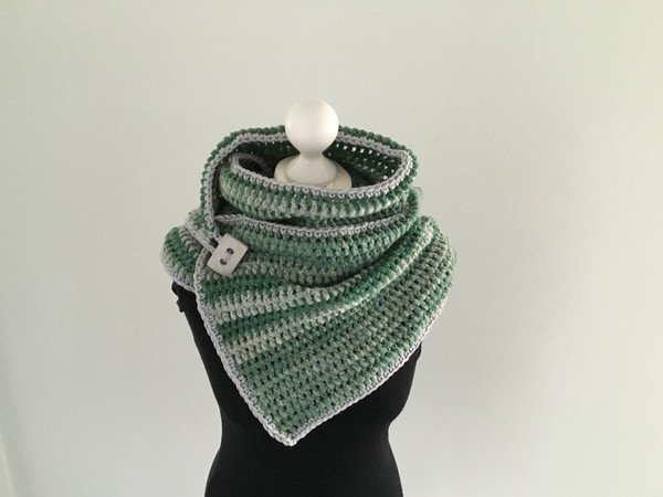 Crochet Pattern for a Button Scarf