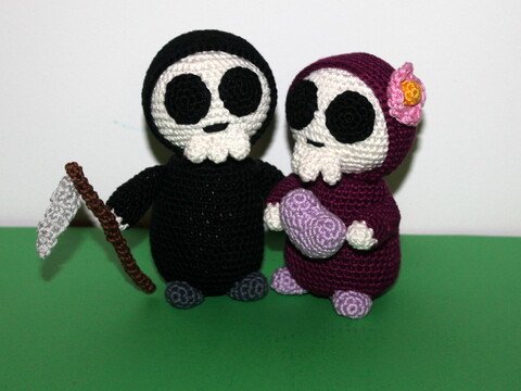 Totenkopfmännchen mit seiner Freundin Häkelanleitung