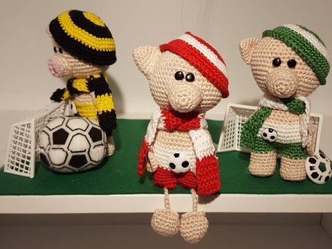 Häkelanleitung Schweinchen Fußballfan Olé