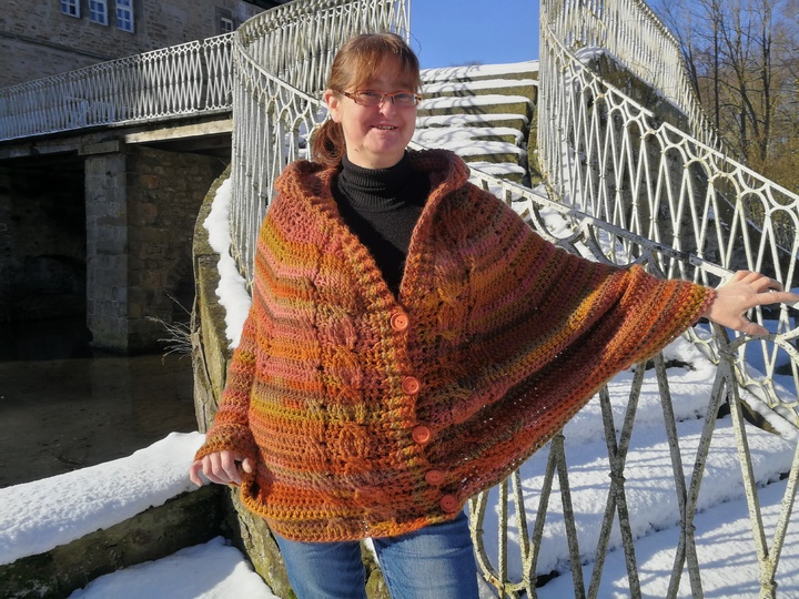 **Häkelanleitung** Damen Poncho/Cape Einheitsgröße 38-46