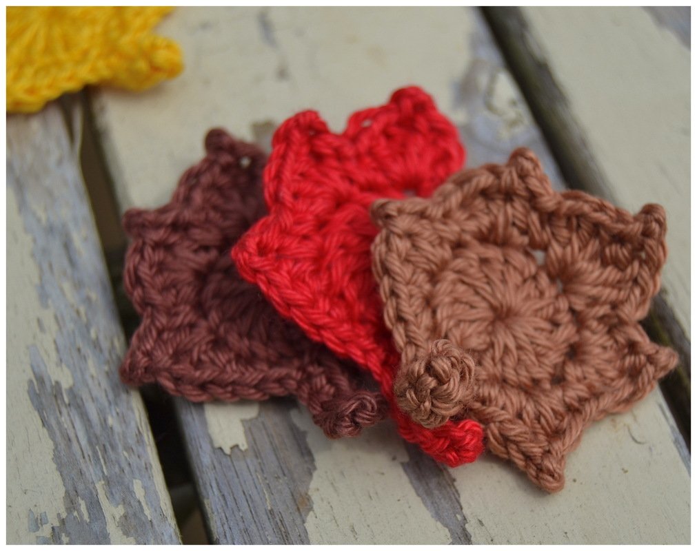 - MINI`S - 2 Mini Herbstblätter, schnell gehäkelt, Applikation, Streudeko