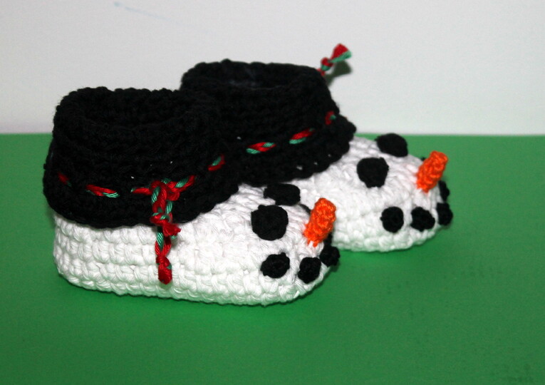 Schneemann-Schühchen häkeln – in drei Größen (deutsche Anleitung)