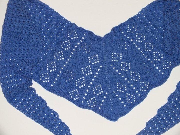 Strickanleitung Schaltuch Tamoloao Loch- Zopfmuster