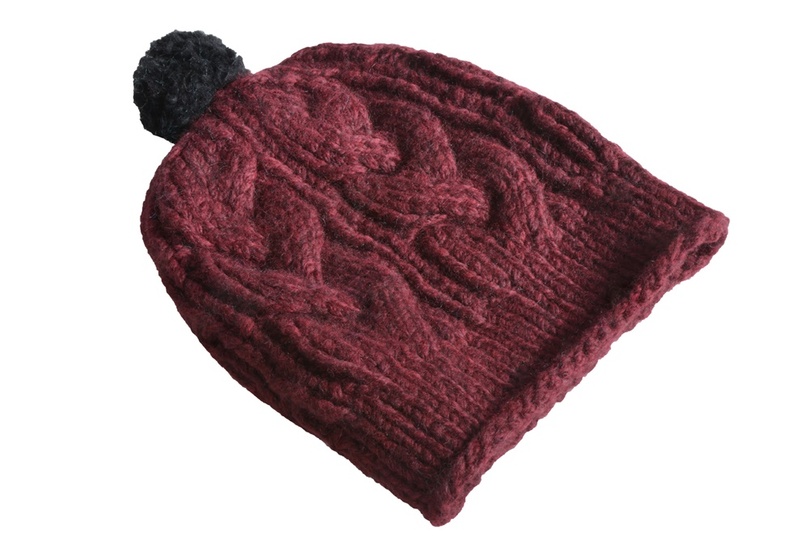 Beanie mit einem Zopfmuster und kleinem Bommel, E-Book