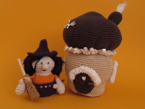 Häkelanleitung Hexe Bea Wuschel mit Haus