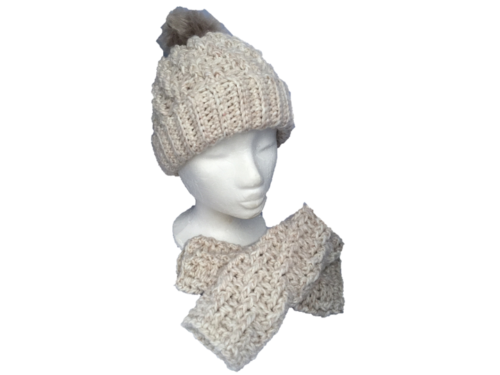 Kuscheldicke Häkelmütze und Handstulpen mit tollem Muster