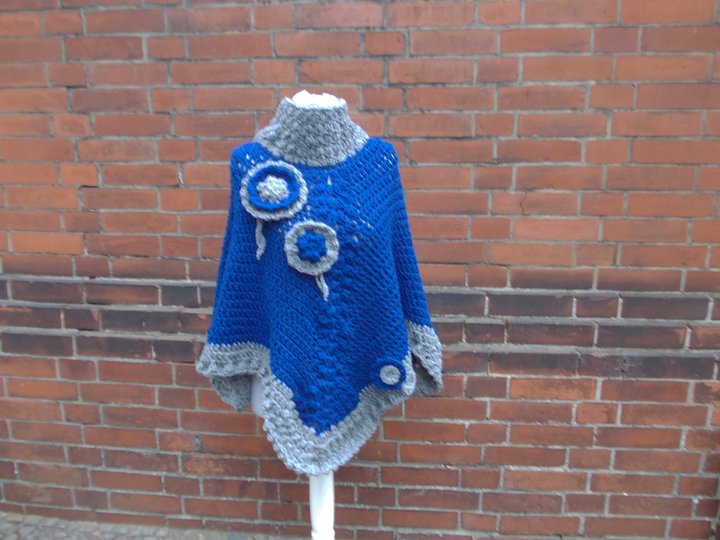 Häkelanleitung für Poncho und Beanie im Set