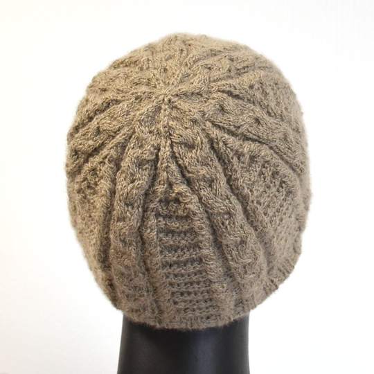 Mütze mit Zopfmuster