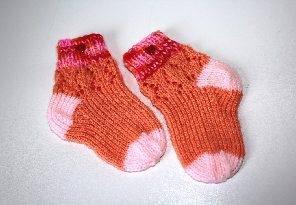 Strickanleitung Baby-Söckchen, Babysocken, Ajourmuster, Sohlenlänge ca. 11/12 cm