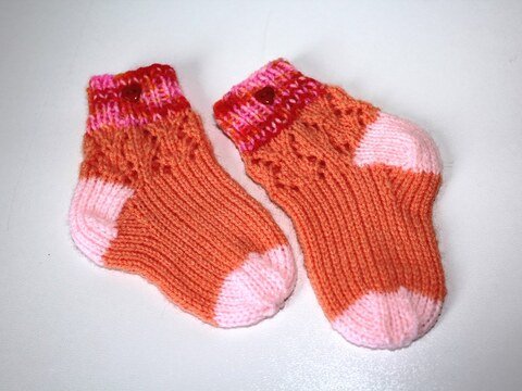 Strickanleitung Baby-Söckchen, Babysocken, Ajourmuster, Sohlenlänge ca. 11/12 cm