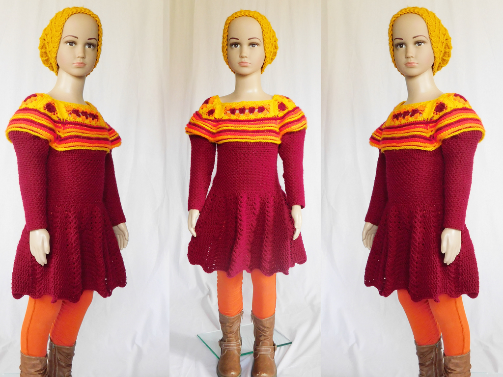 Mannequin mit gehäkeltem dunkelroten Kinderkleid, gelb-orange Passe und gelber Mütze