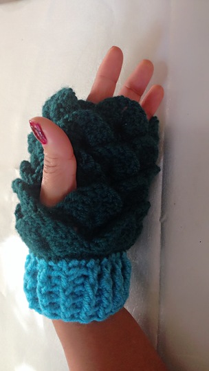 Simple and Easy Women and teens fingerless gloves, texting wrist warmers, hand warmer crochet pattern