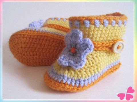 Häkelanleitung: Baby Booties mit süßer Häkelblume (ca. 1 - 6 Monate)