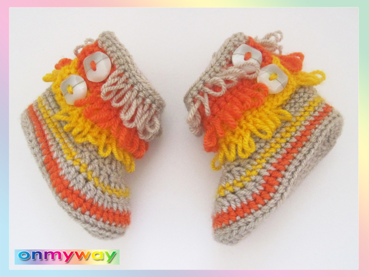 Häkelanleitung: Babystiefel mit lustigen Fransen häkeln (0 bis 12 Monate)