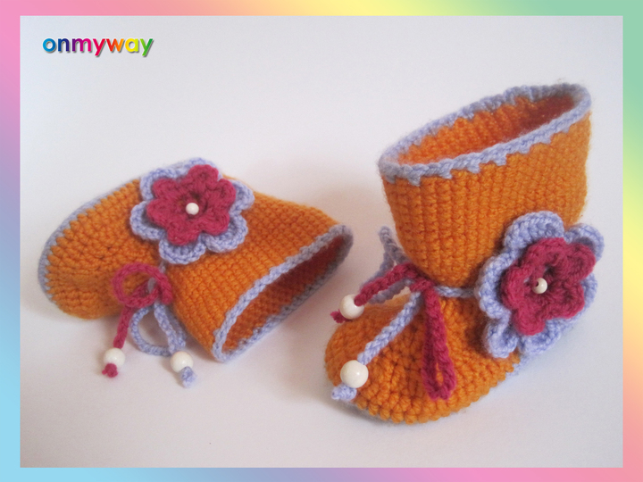 Häkelanleitung: Babystiefel mit süßer Häkelblume (9 - 12 Monate)