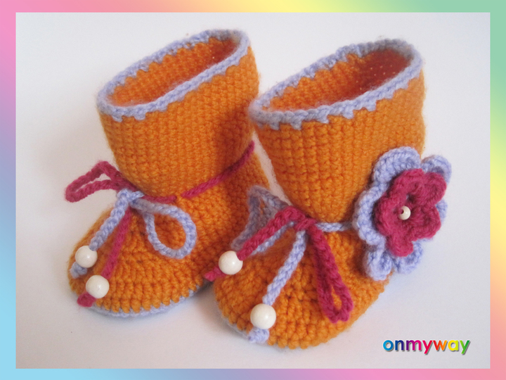 Häkelanleitung: Babystiefel mit süßer Häkelblume (9 - 12 Monate)