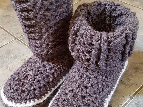 Kuschelwarme Hausschuhe in Gr. 38/39