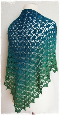Fantastica*  crochet pattern, shawl pattern, charted, triangular shawl