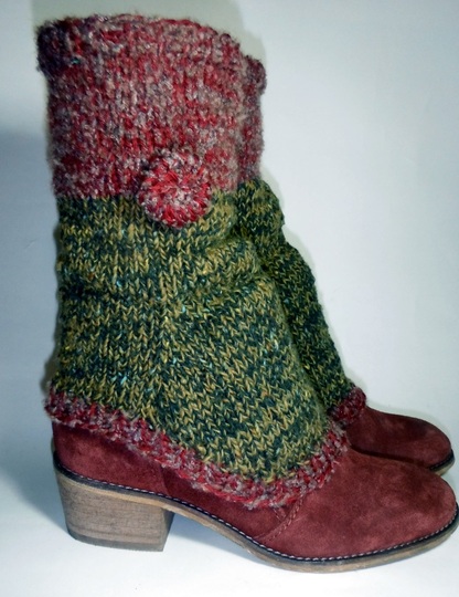 Strickanleitung für Beinstulpen plus Anleitung für Häkelknöpfe, alle Größen ab 36/37