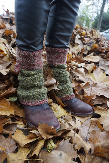 Strickanleitung für Beinstulpen plus Anleitung für Häkelknöpfe, alle Größen ab 36/37