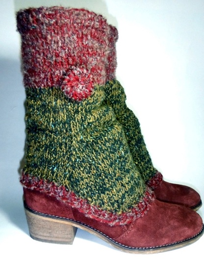 Strickanleitung für Beinstulpen plus Anleitung für Häkelknöpfe, alle Größen ab 36/37