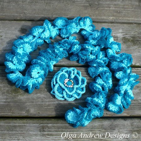 "Camomile". Ruffle scarf and brooch crochet pattern 029