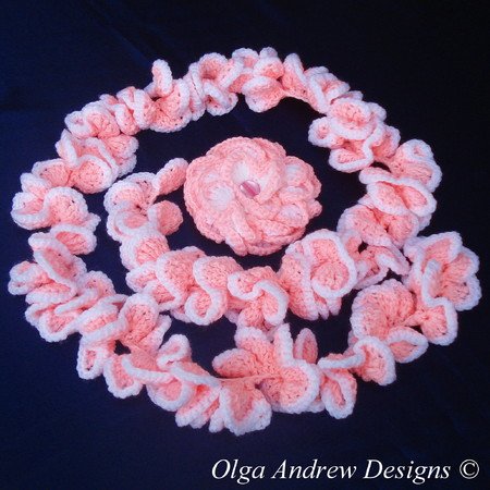 "Camomile". Ruffle scarf and brooch crochet pattern 029