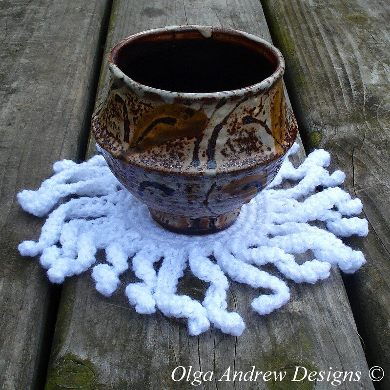 Doilies/coasters with curly tassels crochet pattern 074 - Image 3