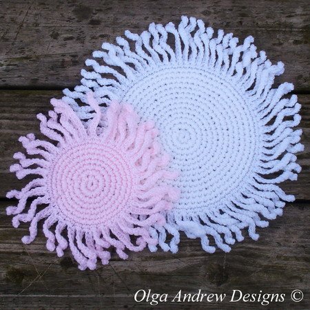 Doilies/coasters with curly tassels crochet pattern 074
