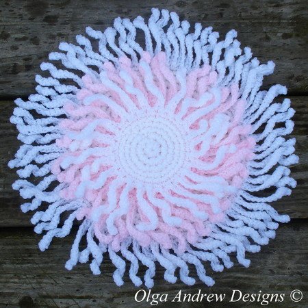 Doilies/coasters with curly tassels crochet pattern 074