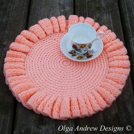 Large ruffled doily crochet pattern 082
