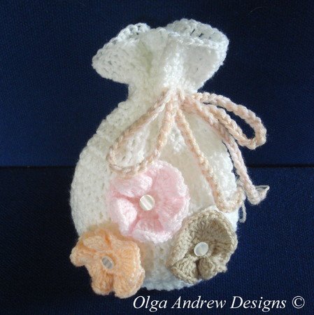 Gift bag with flower appliques crochet pattern 007