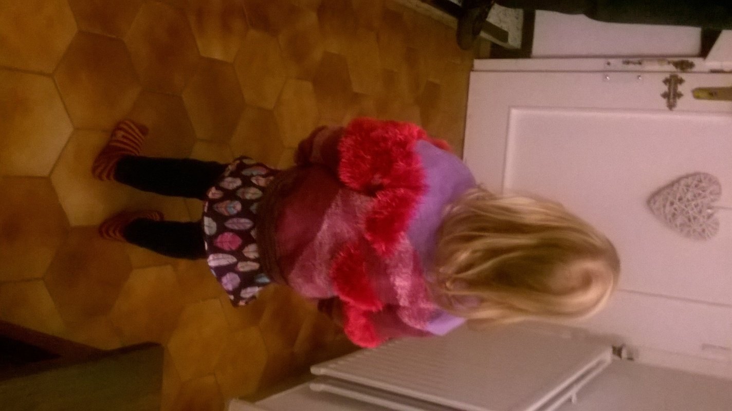 Farbige Kinderstrickjacke in Größe 116