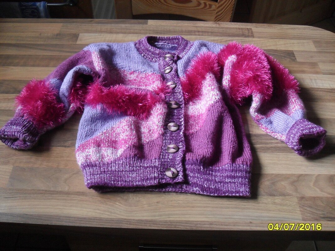 Farbige Kinderstrickjacke in Größe 116 - Bild 7