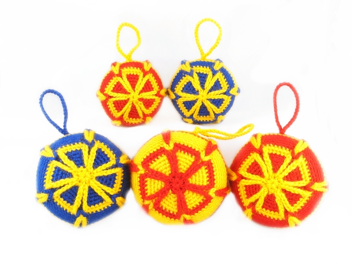 Häkelanleitung Christbaumkugeln in 2 Größen mit Schlaufen-Nelkenmuster