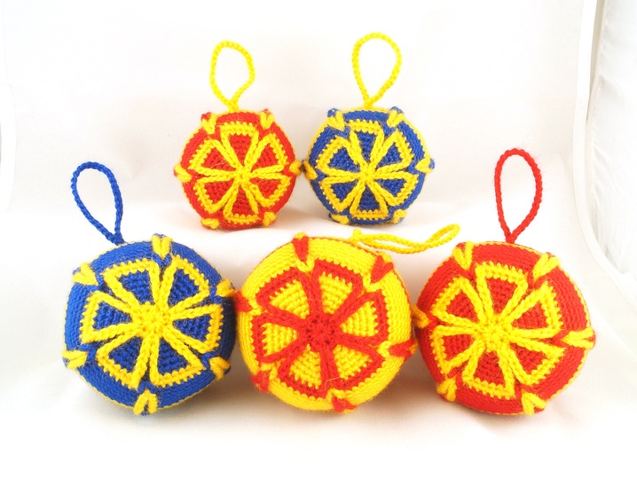 Häkelanleitung Christbaumkugeln in 2 Größen mit Schlaufen-Nelkenmuster